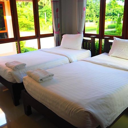 Hotel Bansuansiriwat à Ban Tak Extérieur photo